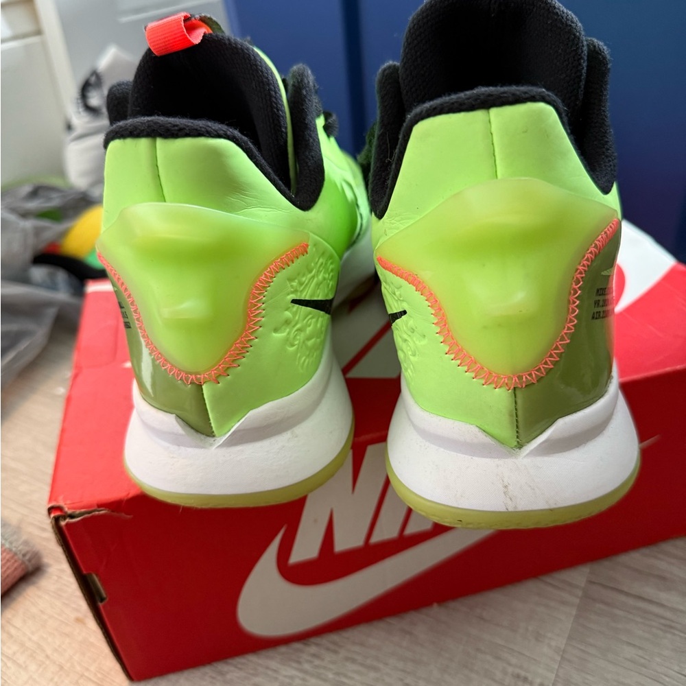 Nike Men's LEBRON WITNESS 5 grinch green lime basketballAthletic Shoes - Picture 3 of 8